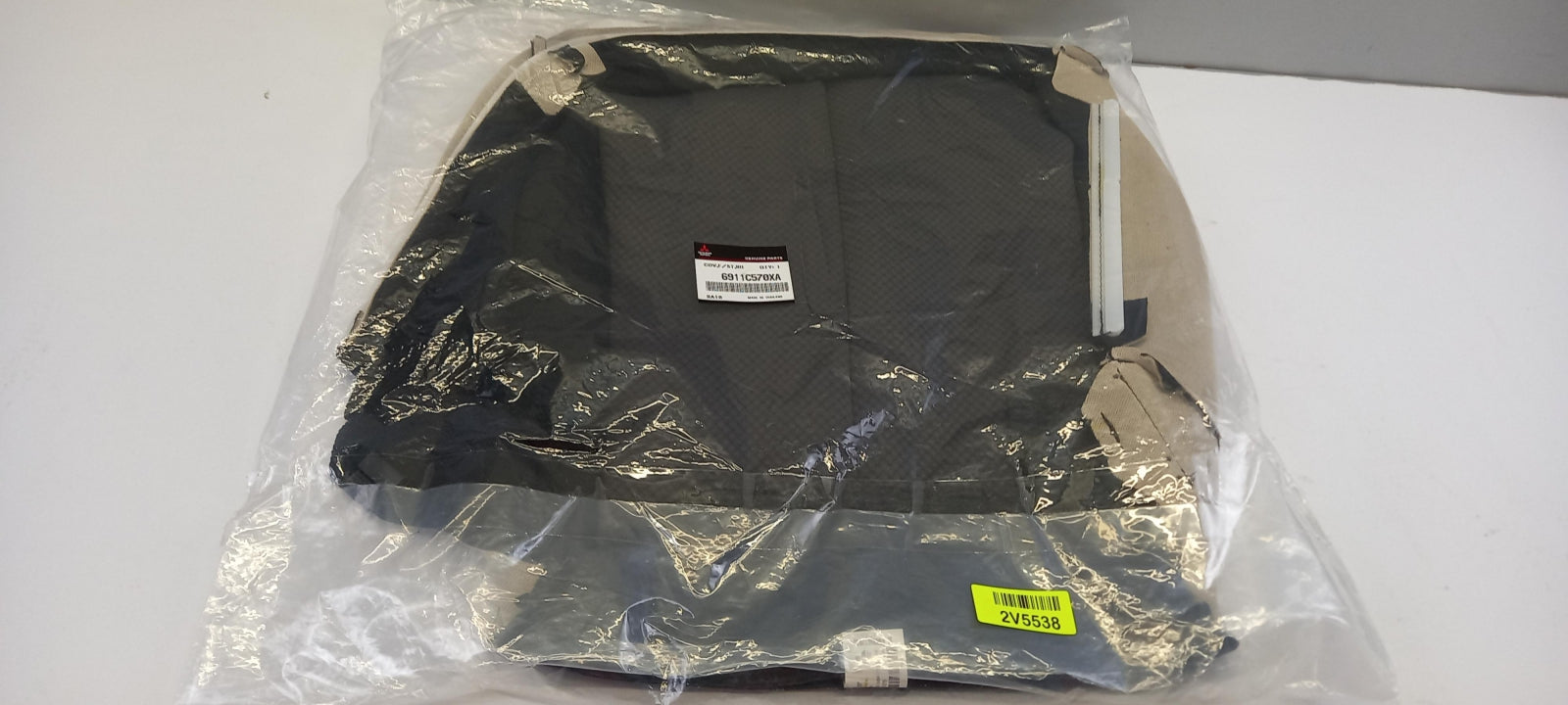 Original MITSUBISHI L200 V 2015- Sitzbezug vorne rechts 6911C570XA