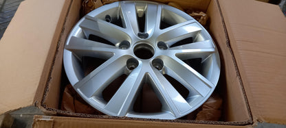 Original VW Caddy 2C 11-15 Alufelge Kemora 6Jx15 ET47 2K56010258Z8