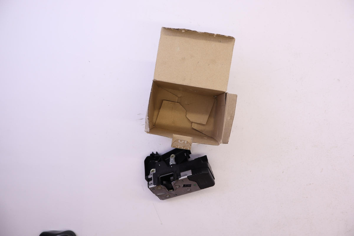 Original OE RENAULT Türschloss 8200008261