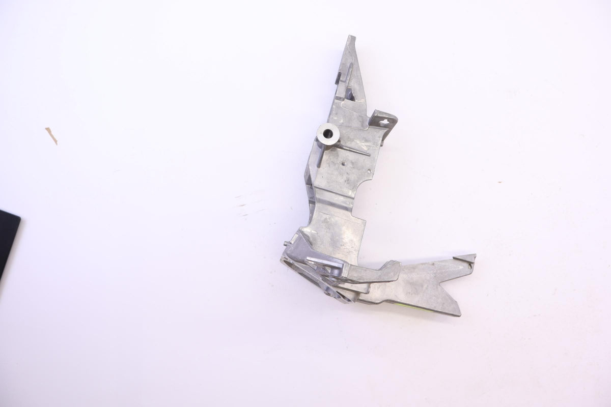 Original OE Volkswagen Halter 8E1721117D