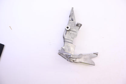 Original OE Volkswagen Halter 8E1721117D