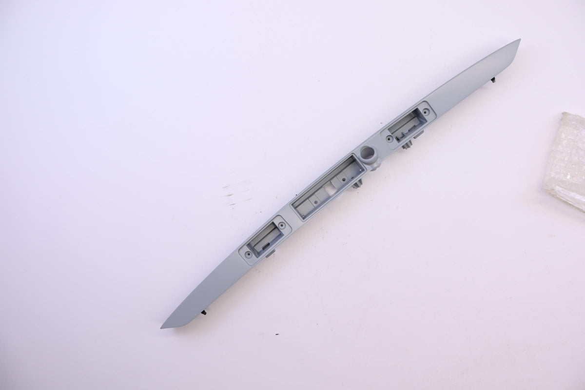Original AUDI A8 4E 04-07 Heckklappengriff grundiert 4E0827576DGRU