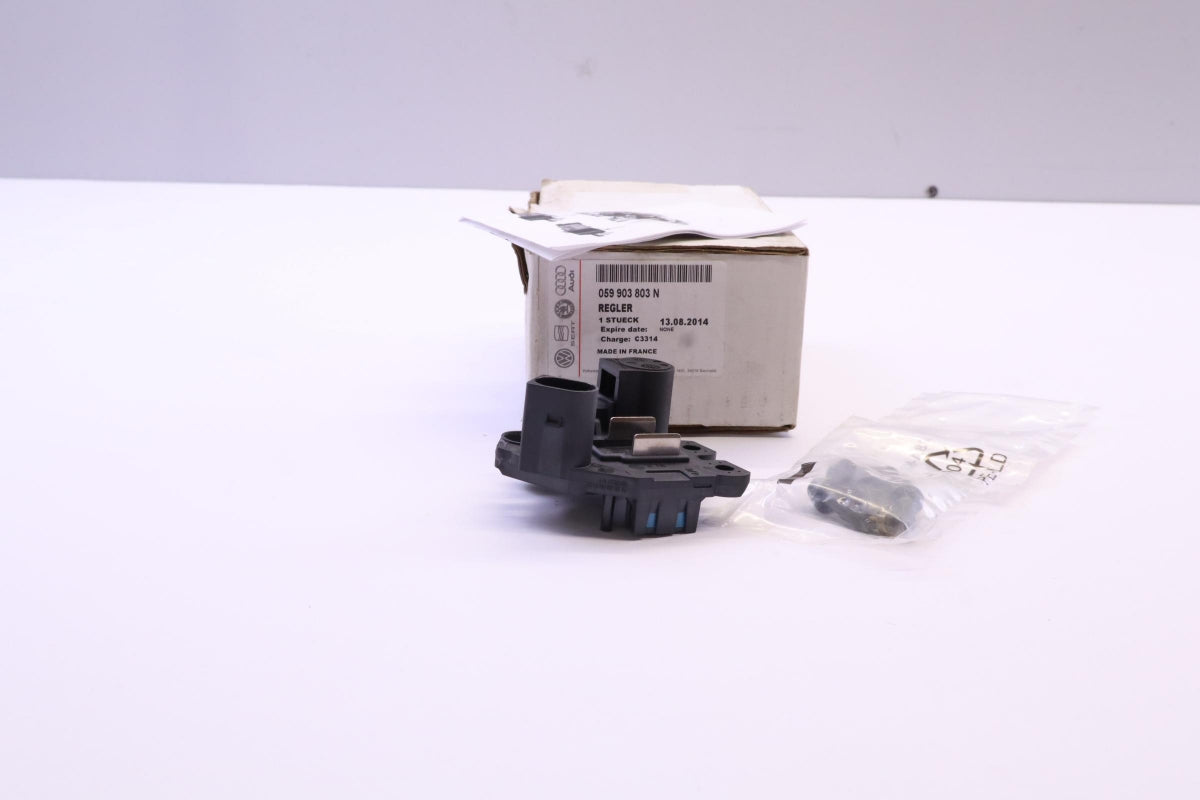 Original OE Volkswagen Generatorregler 059903803N