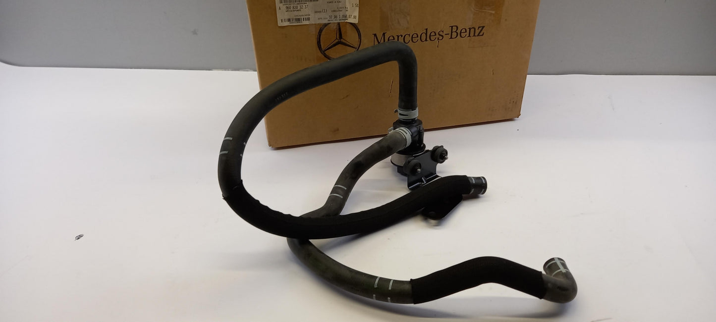 Original OE MERCEDES-BENZ Wasserpumpe A9608303237