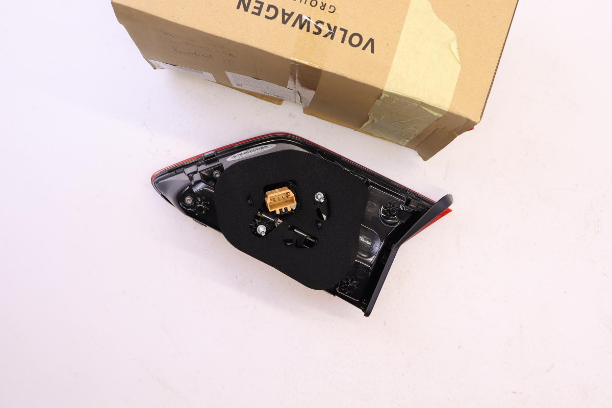 Original OE Volkswagen Heckleuchte 5NA945094G