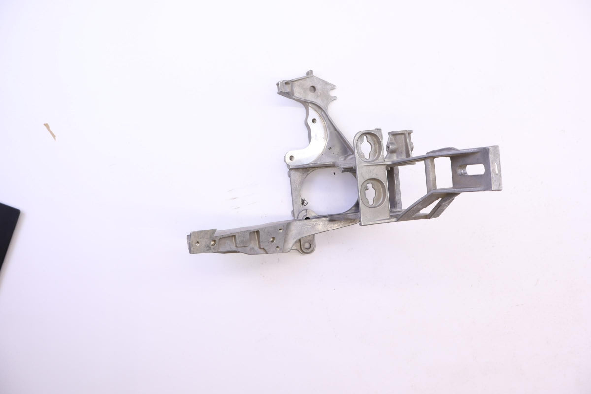 Original OE Volkswagen Halter 8E1721117D