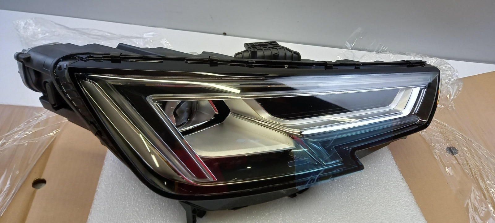Original AUDI A4 B9 2015-2018 Scheinwerfer LED Rechts 8W0941774