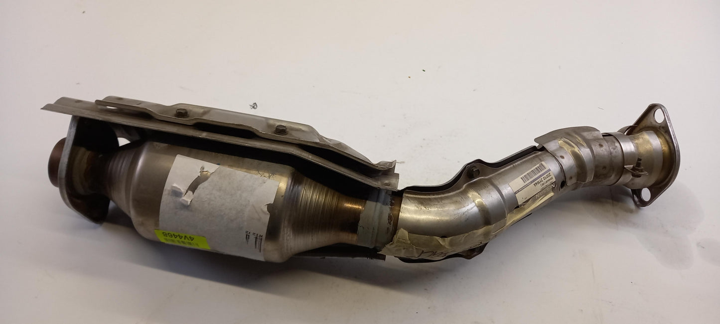 Original OE NISSAN Auspuffrohr 200103YM4A