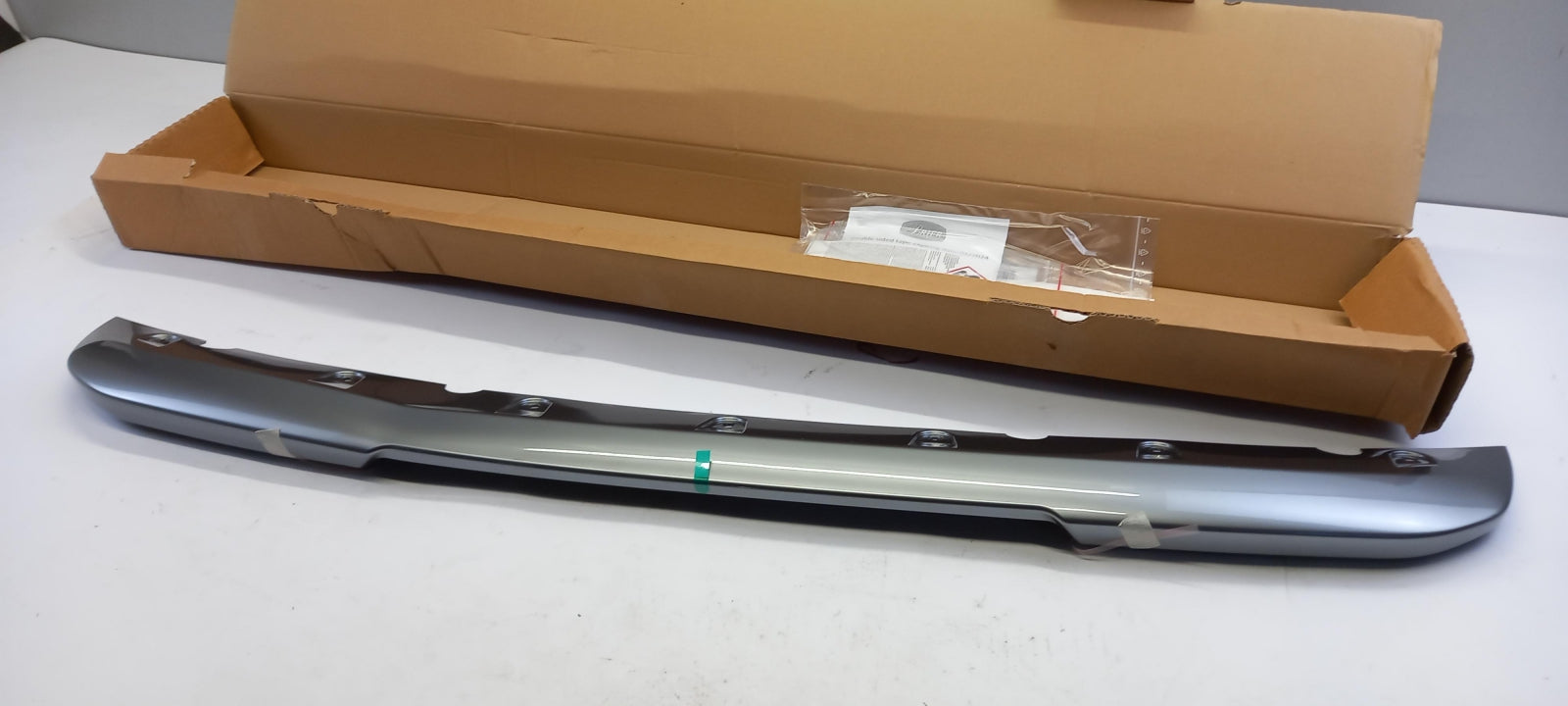 Original OE NISSAN Stoßstange Schutz KE6106P0DS