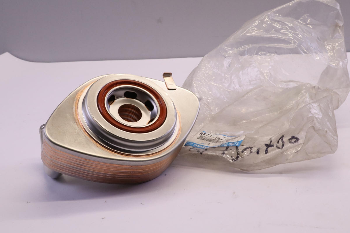 Original OE MAZDA Motorölkühler RF7J14700