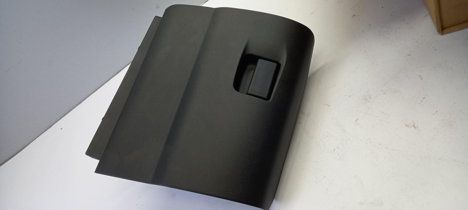 Original OE NISSAN Handschuhfach 685106PE0A