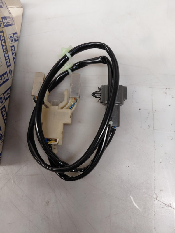 Original OE NISSAN Türverriegelung Schalter 8060362J01