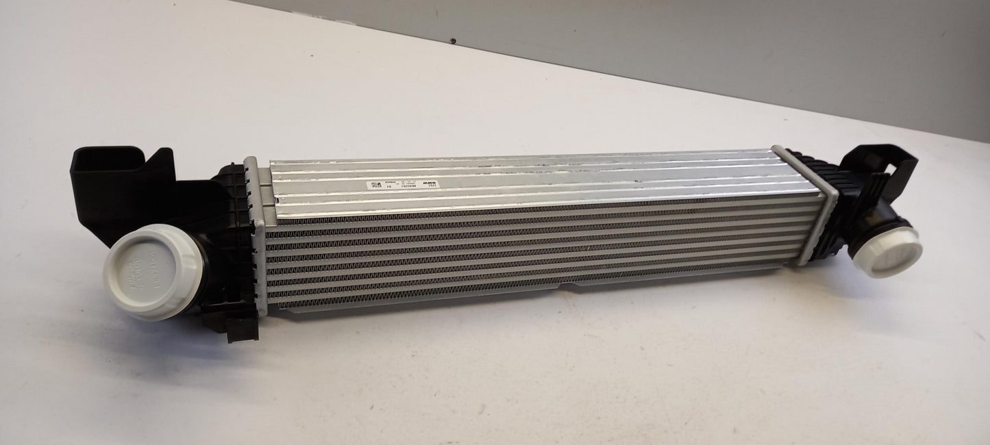 Original OE BMW Ladeluftkühler 17518645761