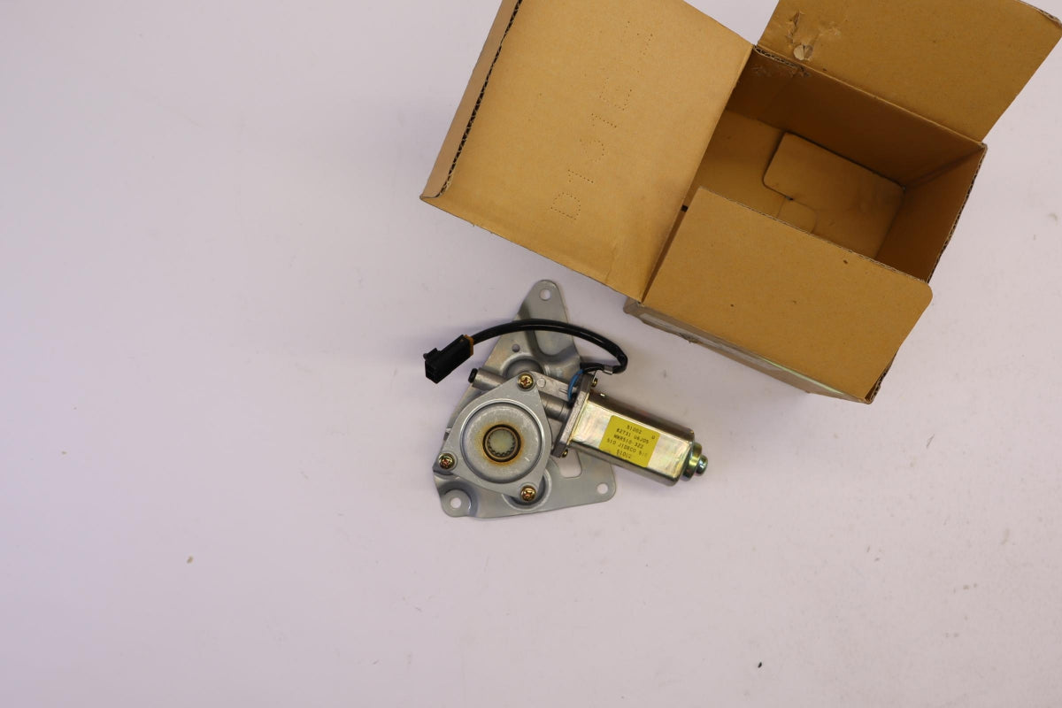 Original OE NISSAN Fensterhebermotor 8273106J05