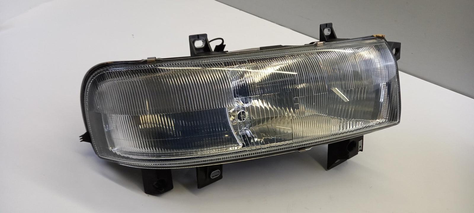 Original OE NISSAN Scheinwerfer 7701044520