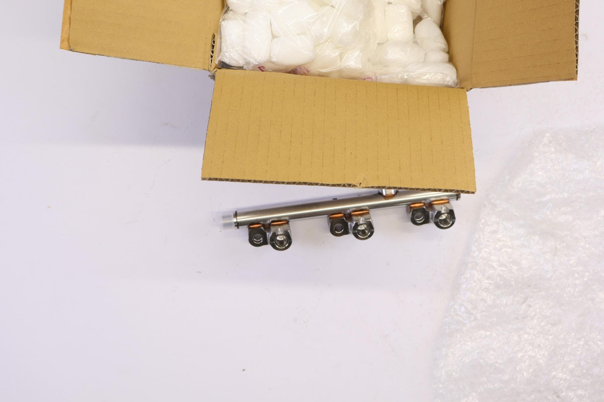 Original OE SUZUKI Kraftstoff Verteilerrohr 1570050811