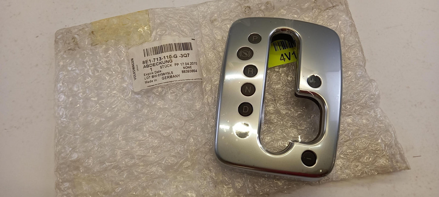 Original OE Volkswagen Mittelkonsole Teil 8E1713110G3Q7