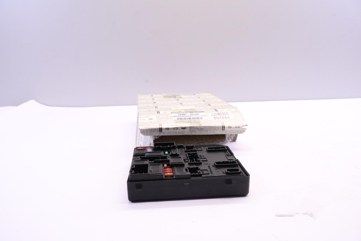 Original OE NISSAN Sicherungskasten 284B73ZL0A