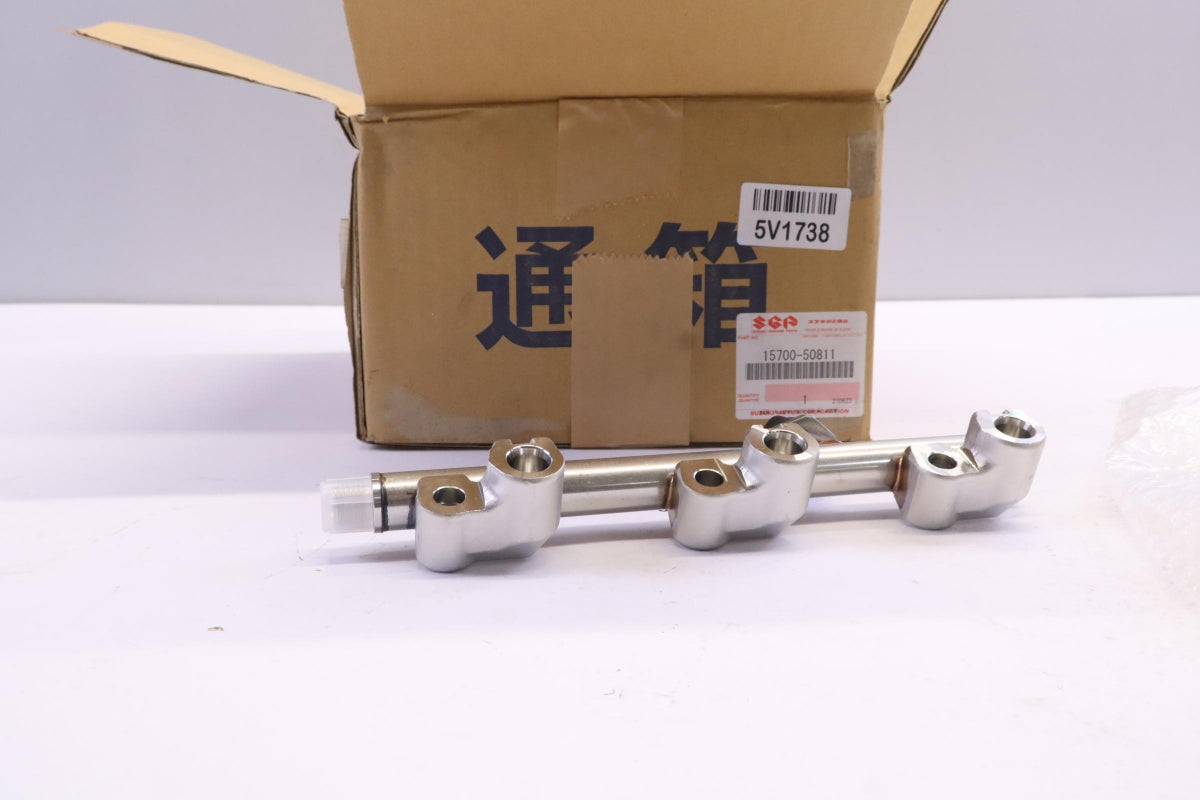 Original OE SUZUKI Kraftstoff Verteilerrohr 1570050811