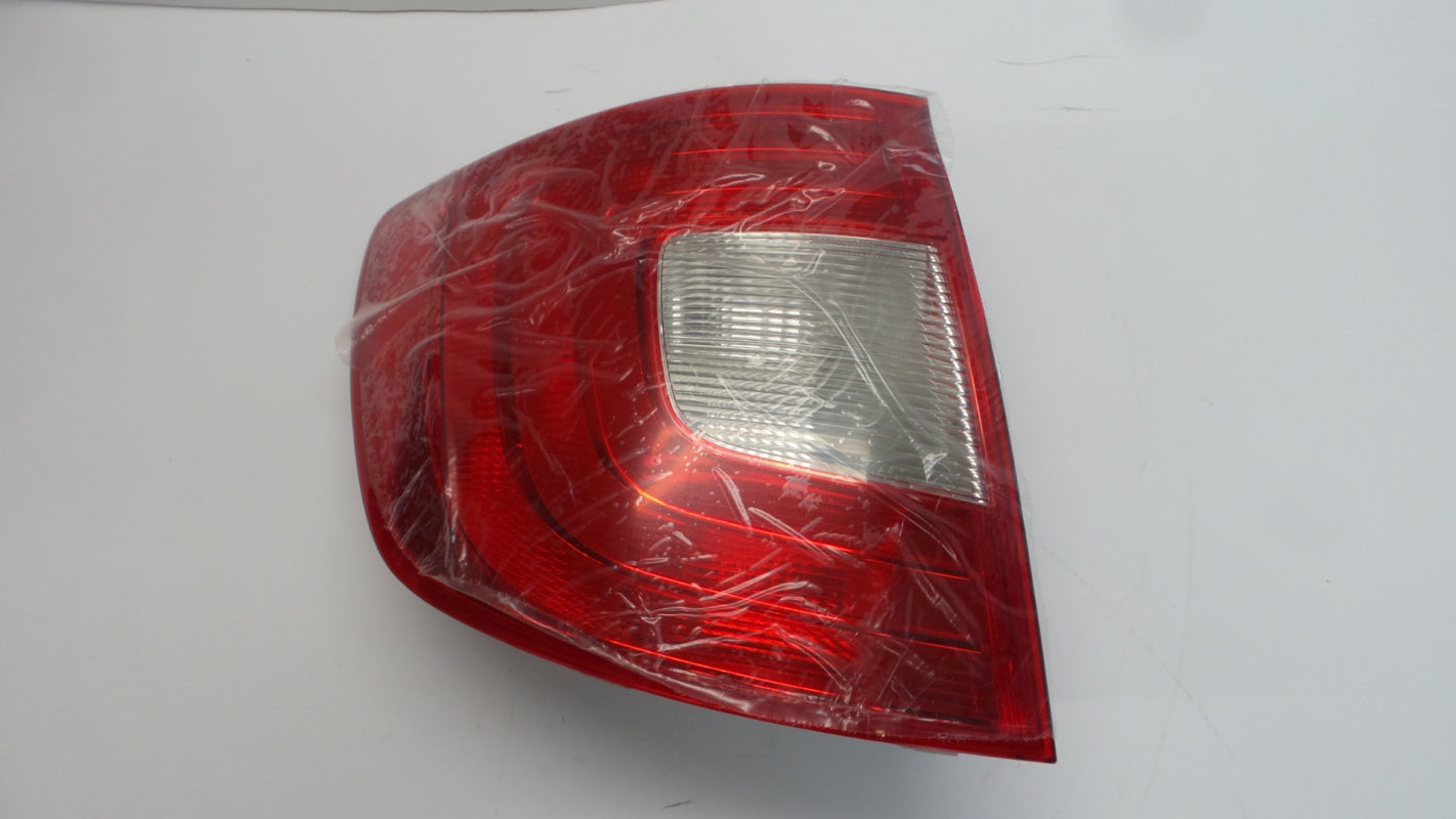 Original SKODA Superb Heckleuchte Rückleuchte Rücklicht links 3T9945111