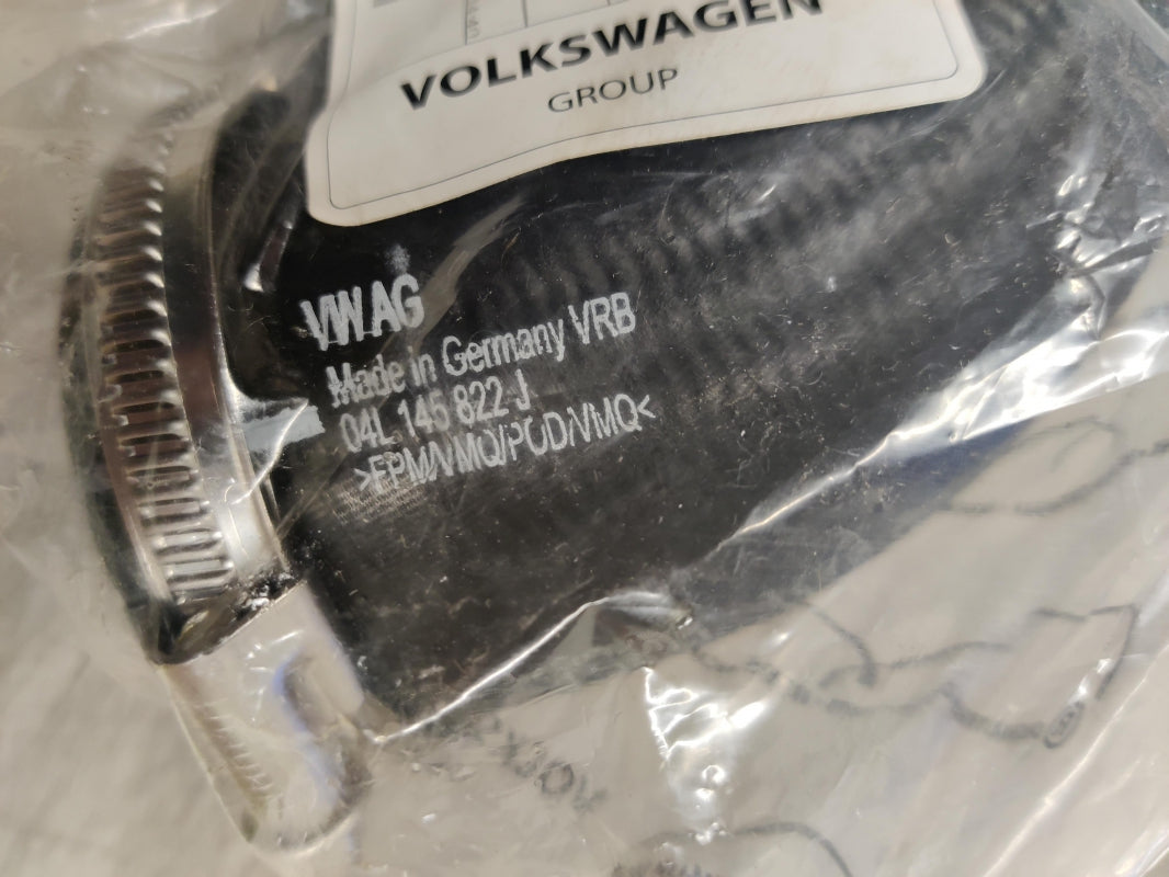 Original OE Volkswagen Ladeluftschlauch 04L145822J