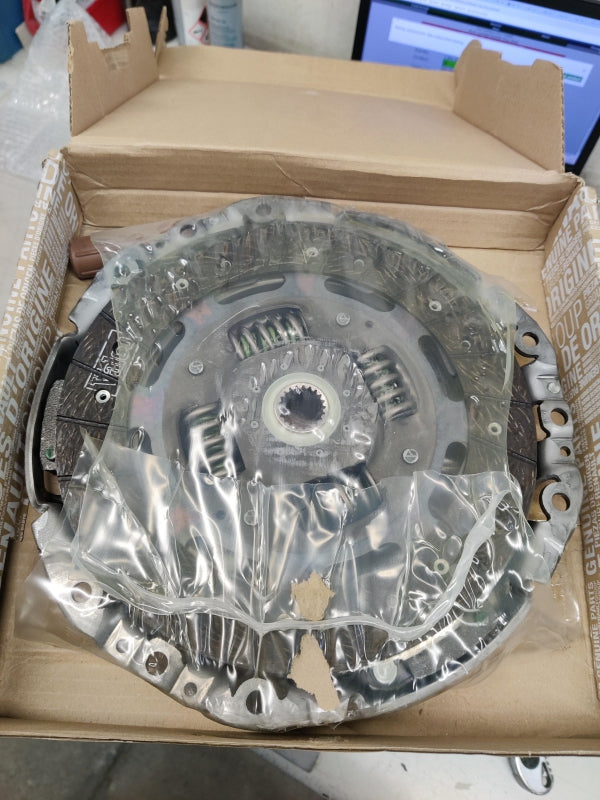 Original OE NISSAN Kupplungssatz 3000100Q1M