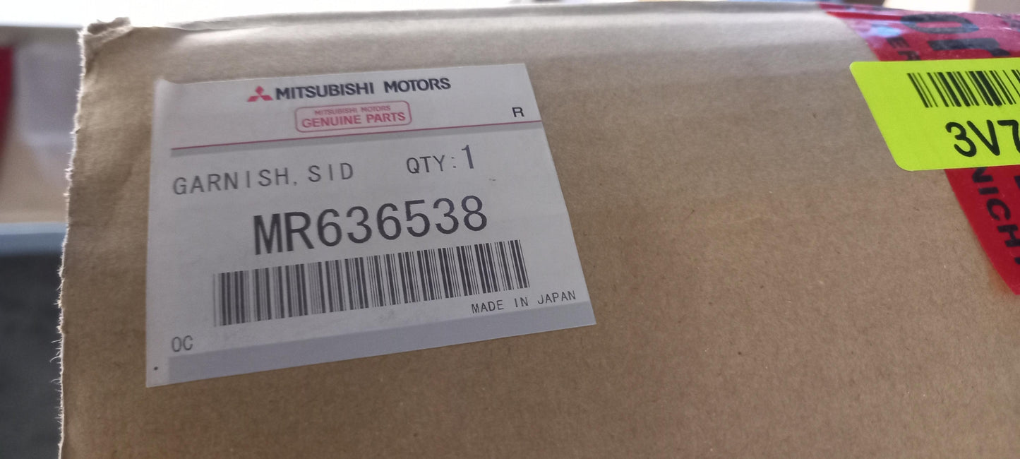 Original OE MITSUBISHI Schweller MR636538