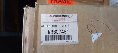 Original OE MITSUBISHI Kühlergitter MR607481