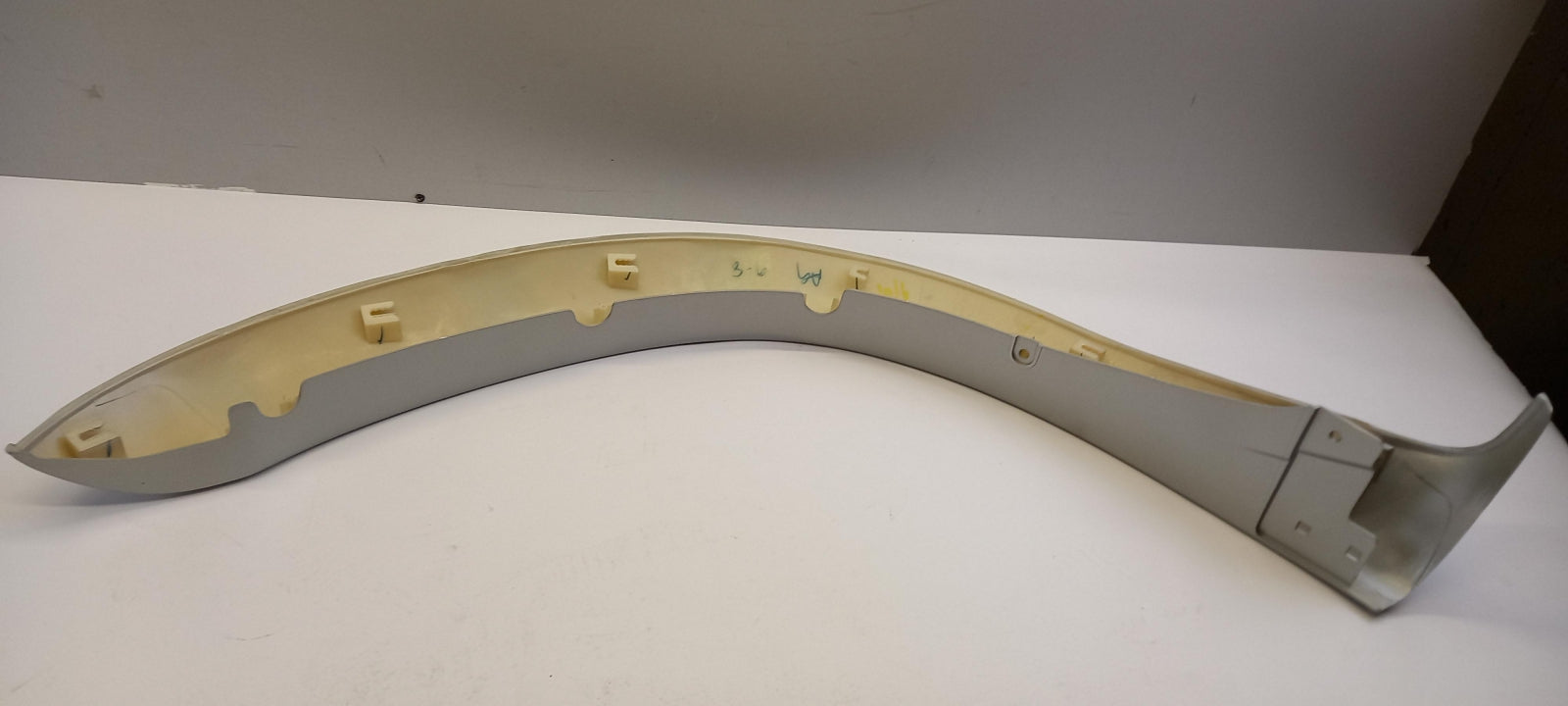 Original OE MITSUBISHI Kotflügel Zierleiste MR439190