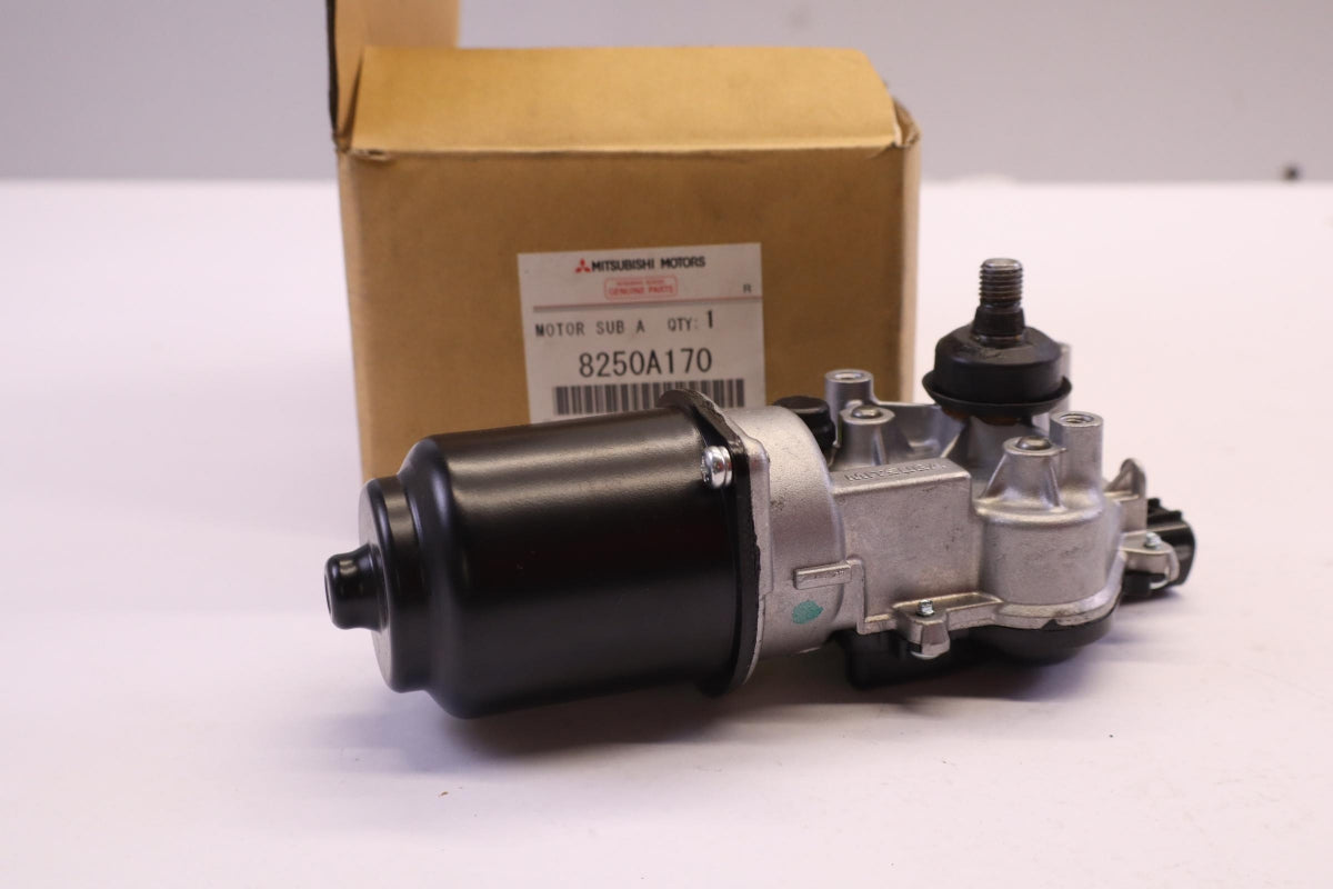Original OE MITSUBISHI Wischermotor 8250A170