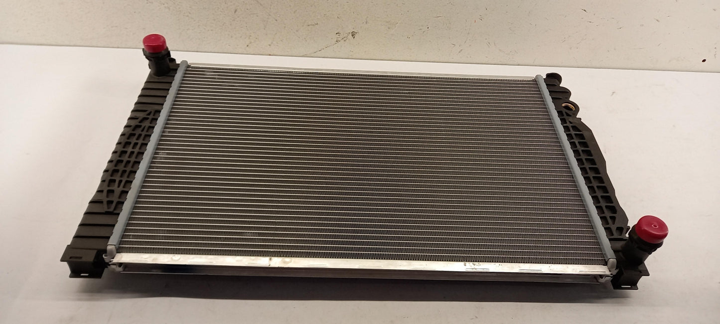 Original OE Volkswagen Wasserkühler 8D0121251N