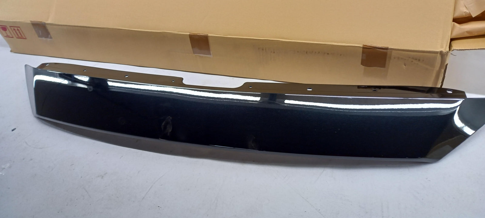 Original OE MAZDA Kühlergrill Zierleiste G46L5003351