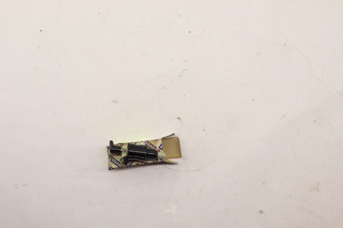 Original OE NISSAN Injektor Düse 1660044F00