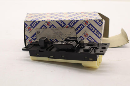 Original OE NISSAN Fensterheberschalter 2540165M20