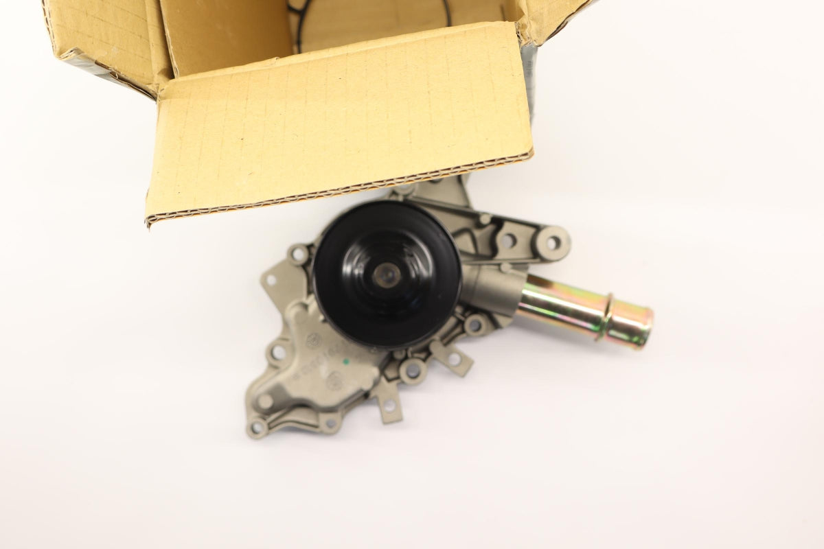 Original OE MERCEDES-BENZ Wasserpumpe A6112001001