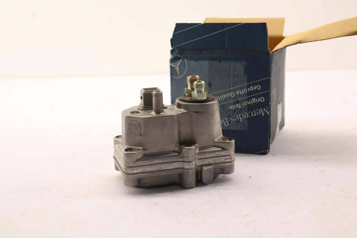 Original OE MERCEDES-BENZ Warmlaufregler A0000701562