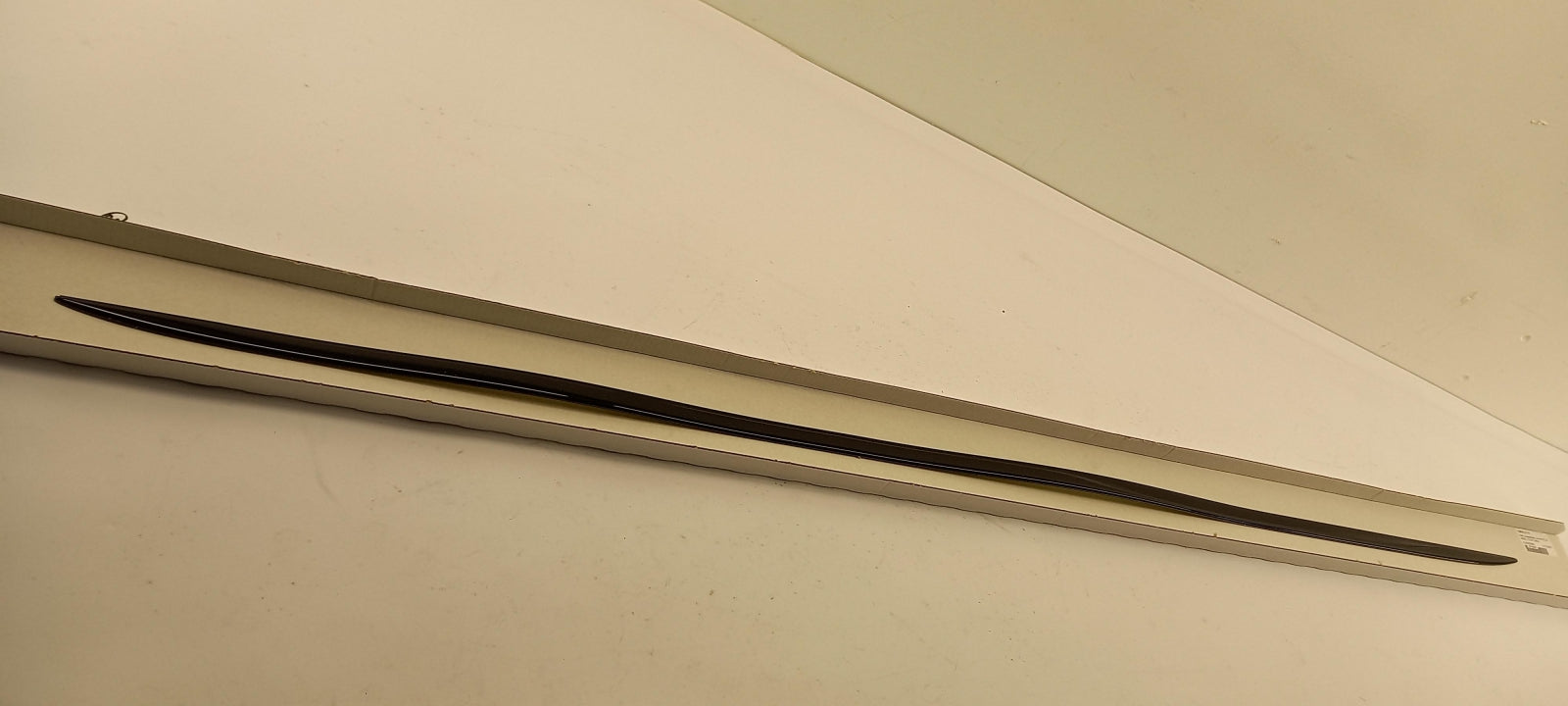 Original VW ID. Buzz (EB) 2023> Heckklappe Zierleiste Schwarz hinten 1T3071360A
