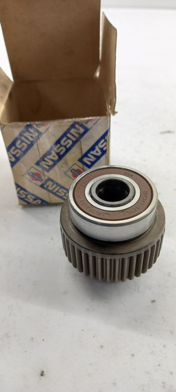 Original OE NISSAN Anlasser Freilaufgetriebe 2335406W60