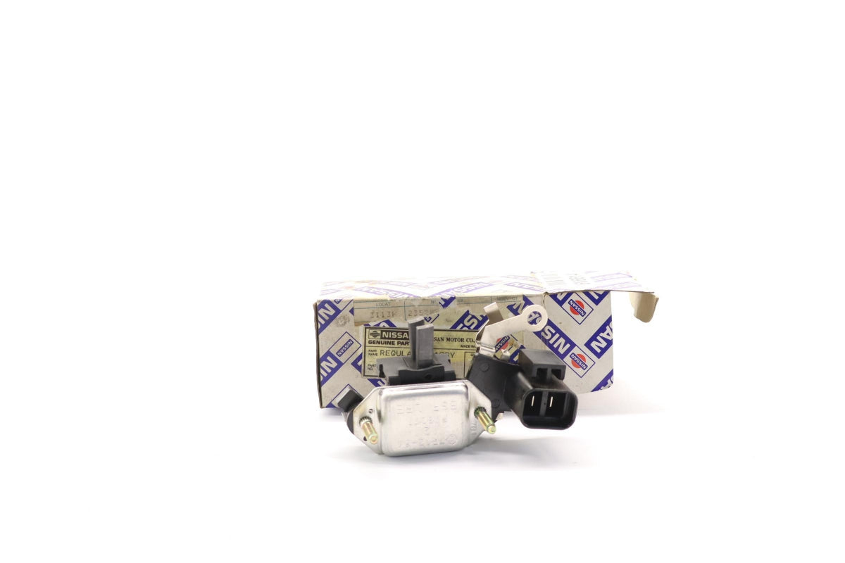 Original OE NISSAN Generatorregler 2352805E06