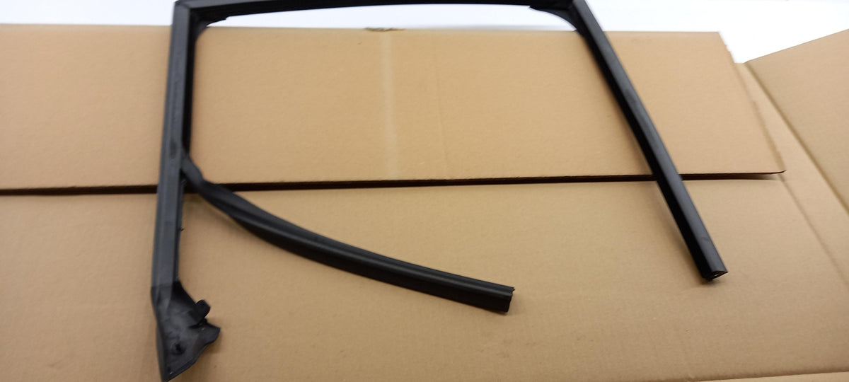 Original AUDI A4 RS4 Quattro 8D Fensterführung hinten rechts 8D9839440H