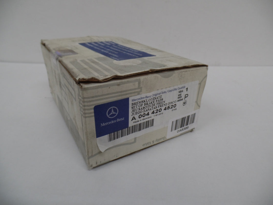 Original MERCEDES-BENZ W215 W219 W220 W230 Bremsbeläge vorne A0044204520