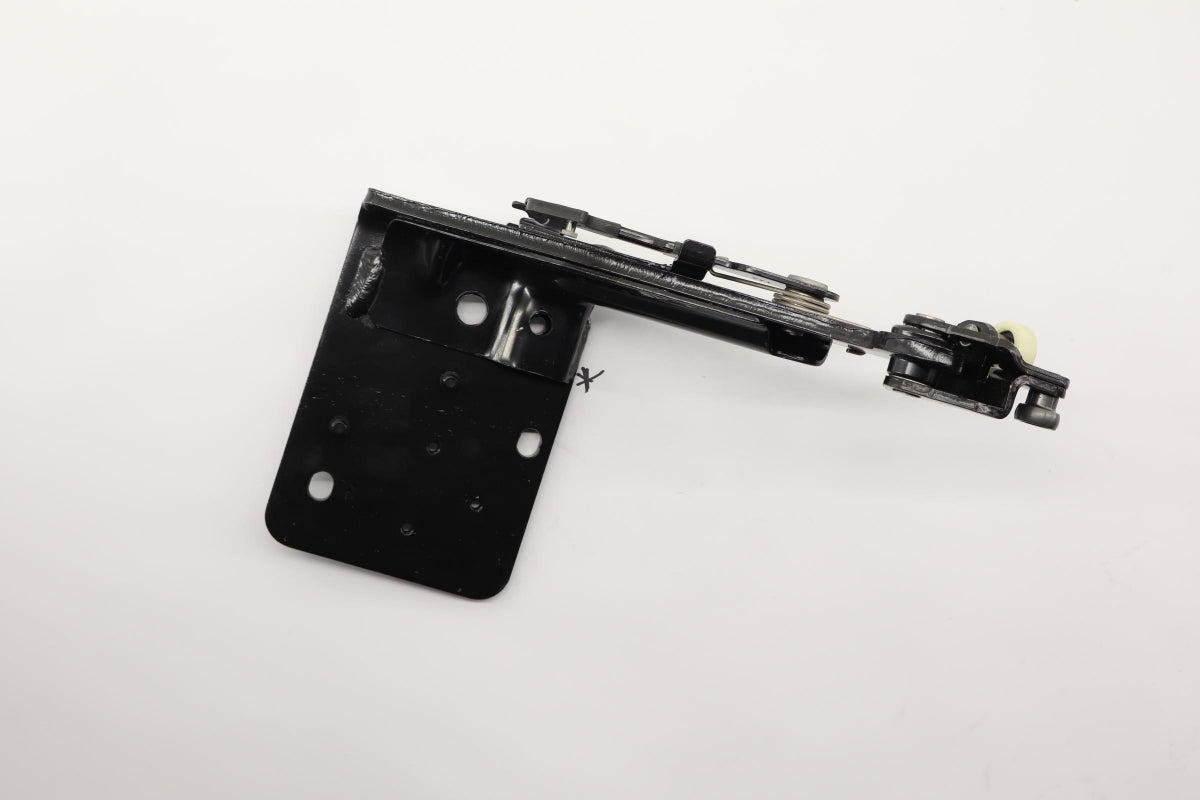 Original OE NISSAN Schiebetür Rollenführung 8242000Q0C