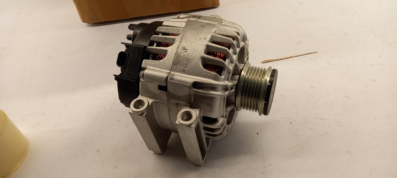 Original OE OPEL Lichtmaschine 13588308
