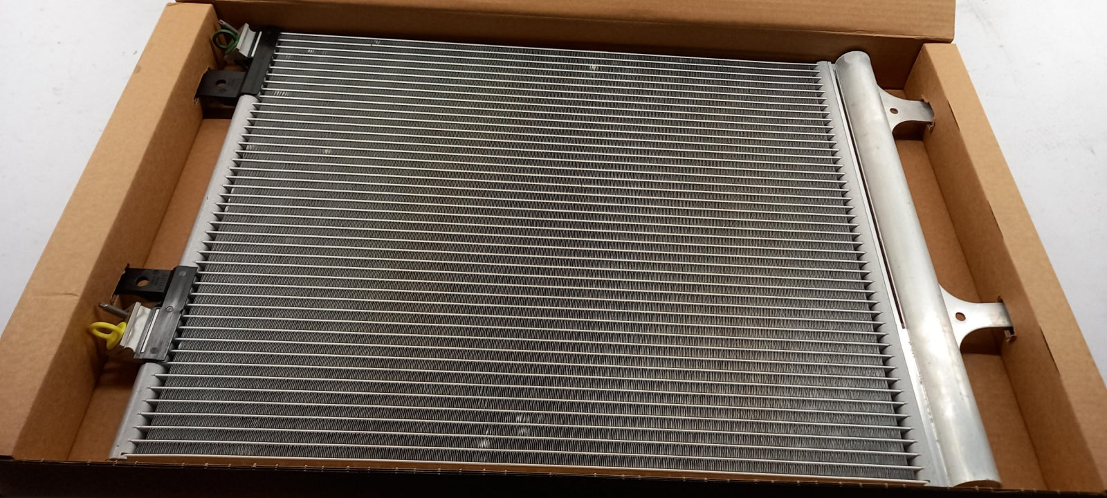 Original OE TOYOTA Klimakondensator SU001A4747