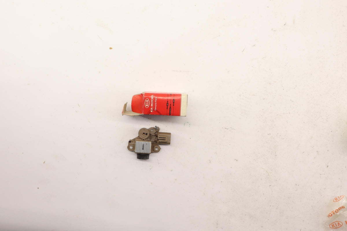 Original OE HYUNDAI/KIA Generatorregler 0K2A218W63