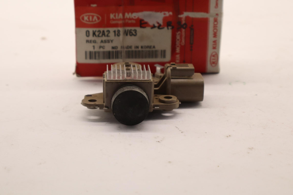 Original OE HYUNDAI/KIA Generatorregler 0K2A218W63