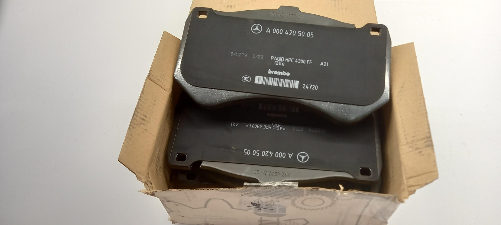 Original OE MERCEDES-BENZ Bremsbeläge A0004202604