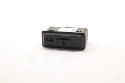 Original OE RENAULT USB/AUX Buchse 280237452R