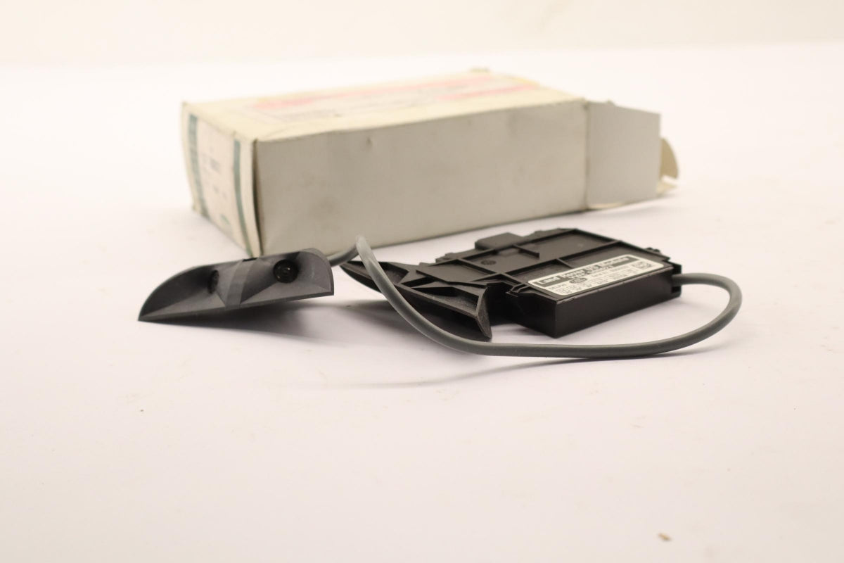 Original OE LAND ROVER Sensor YWC500021