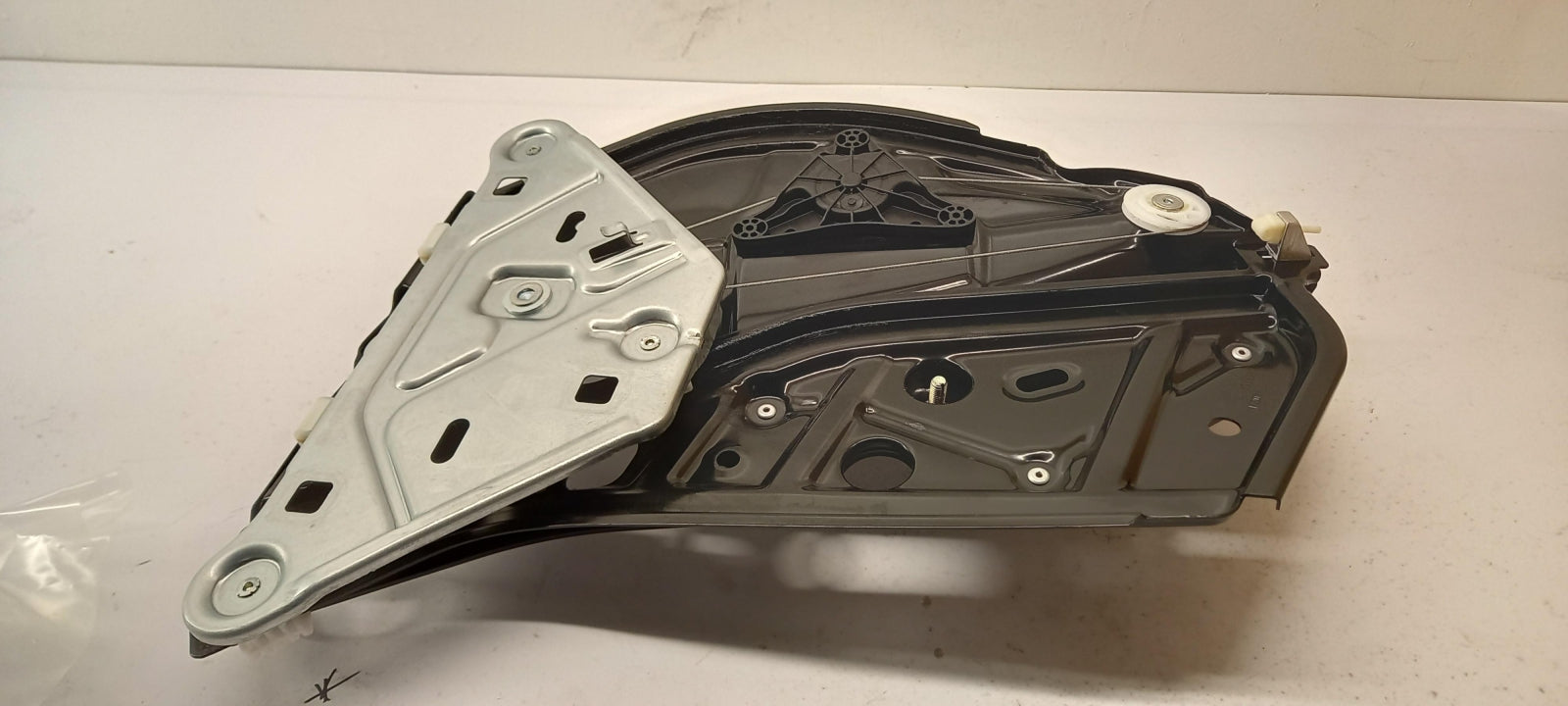 Original OE MERCEDES-BENZ A2056700303